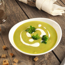 Supa crema de brocoli cu crutoane